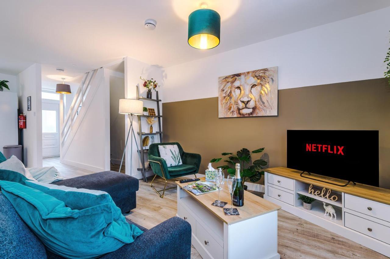 Hébergement de vacances Spacious 3-bed House In By 53 Degrees Property, Ideal For Families & Professionals, Free Parking - Sleeps 7 Chester