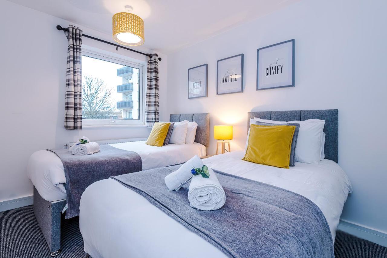 Spacious 3-bed House In By 53 Degrees Property, Ideal For Families & Professionals, Free Parking - Sleeps 7 * Chester
