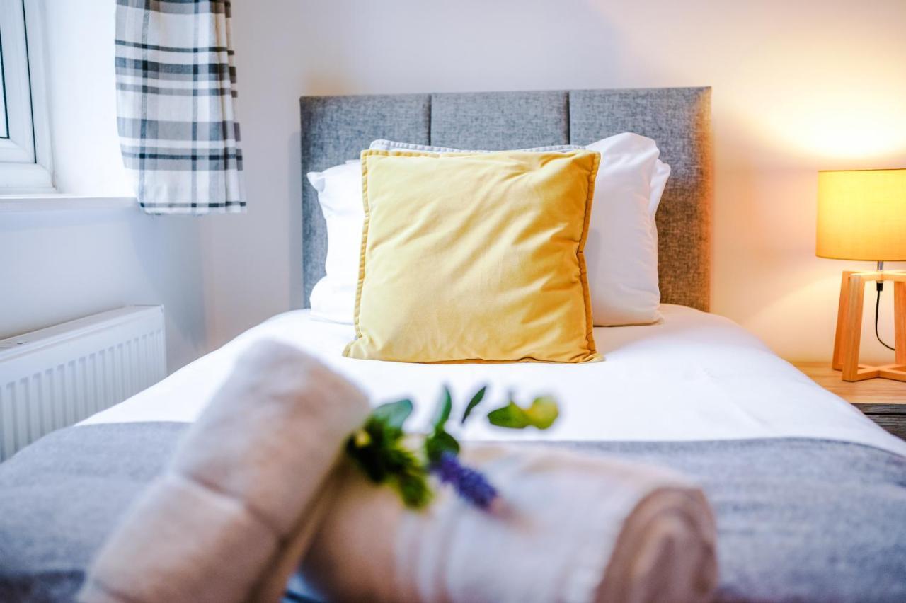 Hébergement de vacances Spacious 3-bed House In By 53 Degrees Property, Ideal For Families & Professionals, Free Parking - Sleeps 7 *