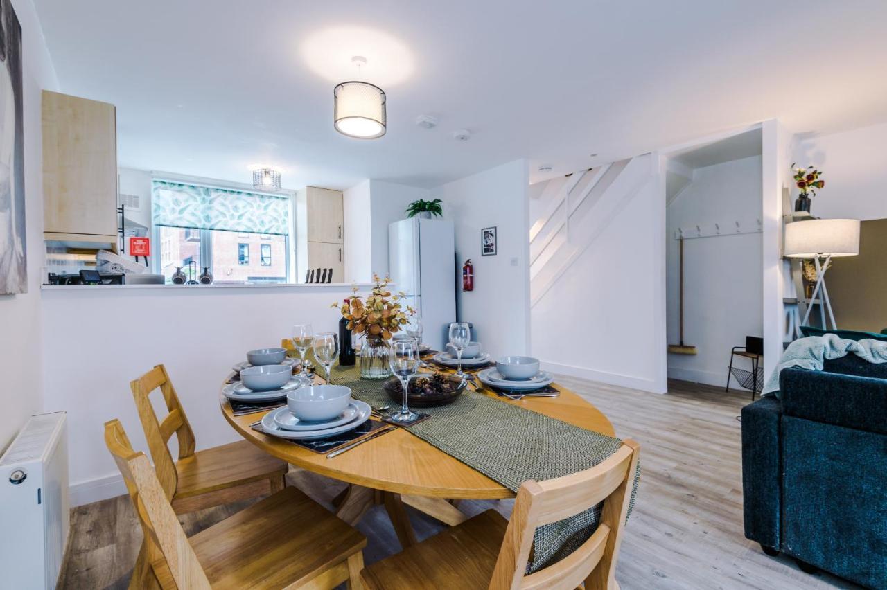 Hébergement de vacances Spacious 3-bed House In By 53 Degrees Property, Ideal For Families & Professionals, Free Parking - Sleeps 7 *