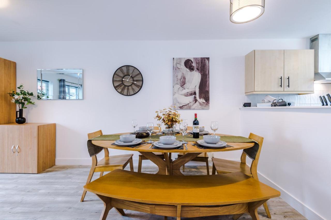 Hébergement de vacances Spacious 3-bed House In By 53 Degrees Property, Ideal For Families & Professionals, Free Parking - Sleeps 7 *