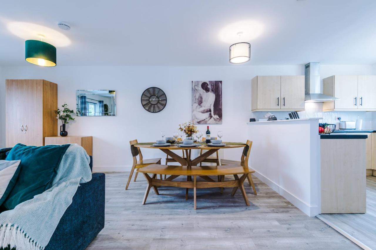 Spacious 3-bed House In By 53 Degrees Property, Ideal For Families & Professionals, Free Parking - Sleeps 7 Chester
