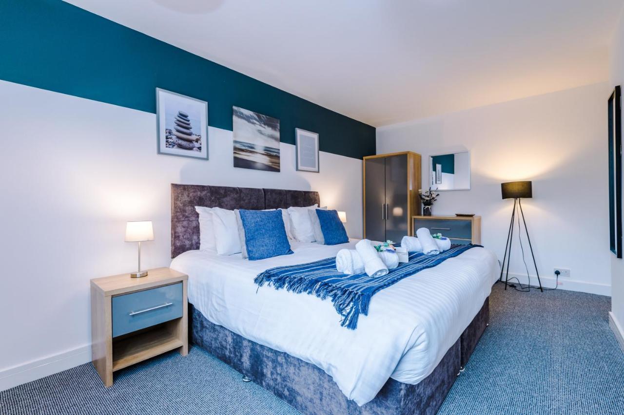 Spacious 3-bed House In By 53 Degrees Property, Ideal For Families & Professionals, Free Parking - Sleeps 7 Hébergement de vacances