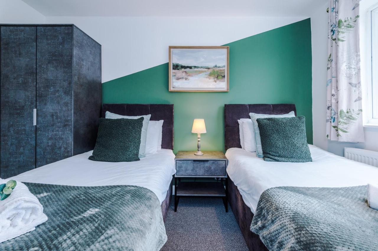 Hébergement de vacances Spacious 3-bed House In By 53 Degrees Property, Ideal For Families & Professionals, Free Parking - Sleeps 7 Chester