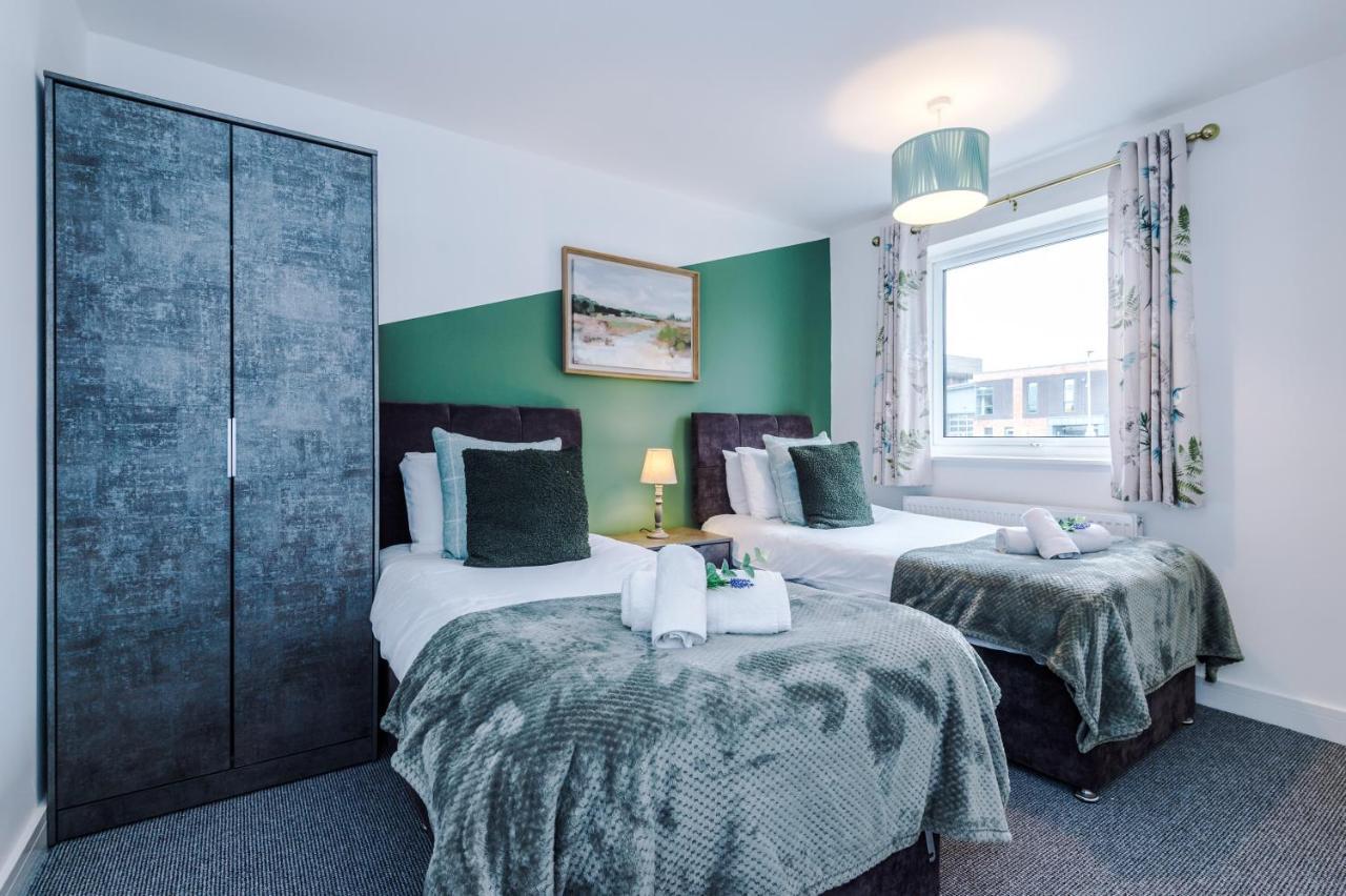Spacious 3-bed House In By 53 Degrees Property, Ideal For Families & Professionals, Free Parking - Sleeps 7 Hébergement de vacances Chester